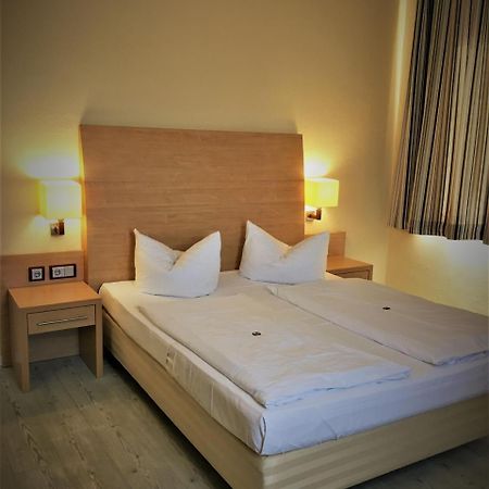 Dessau-Rosslau Pension Am Pollingpark מראה חיצוני תמונה